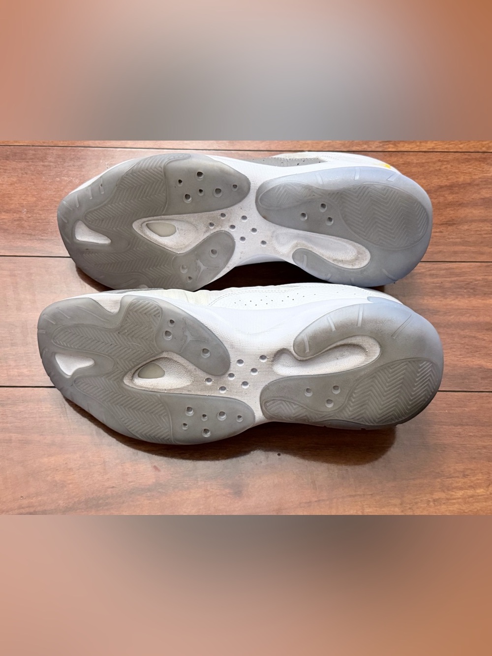 JORDAN 11 CMFT LOW 'CEMENT TOPAZ GOLD - Picture 5 of 5